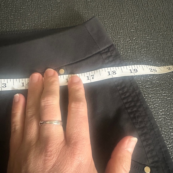 Chico's Black Cargo Pants size 2.5 - Picture 3 of 5